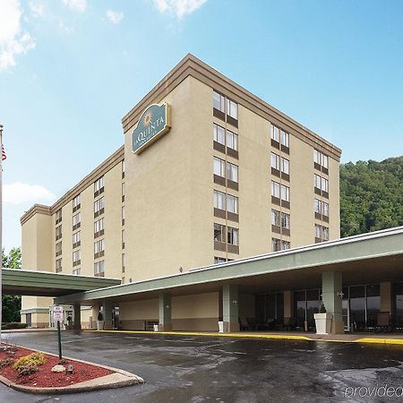 La Quinta Inn & Suites Pittsburgh North 외부 사진