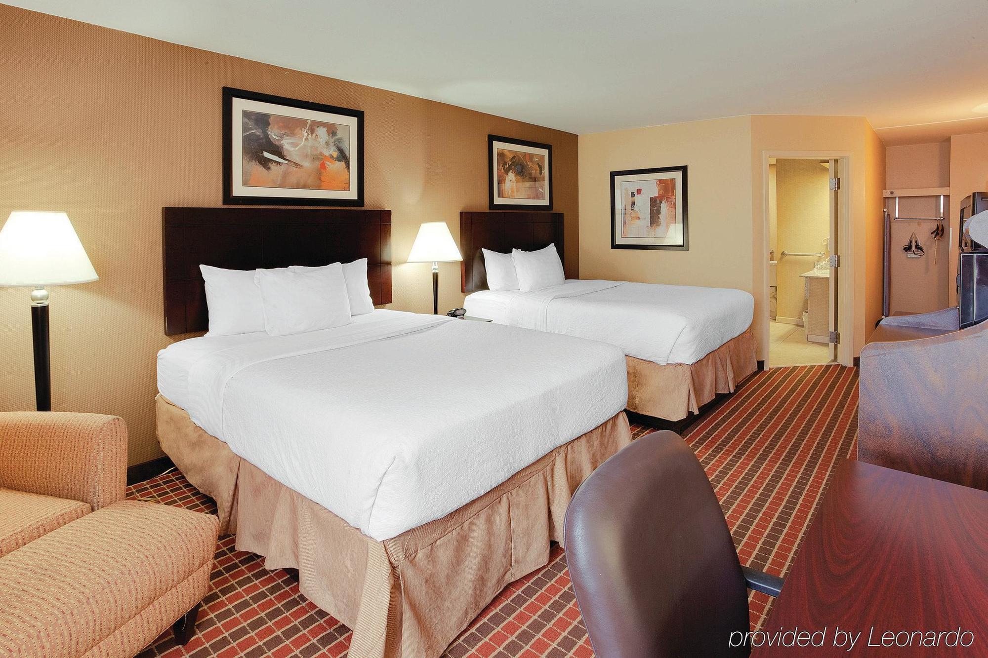 La Quinta Inn & Suites Pittsburgh North McCandless Township 외부 사진