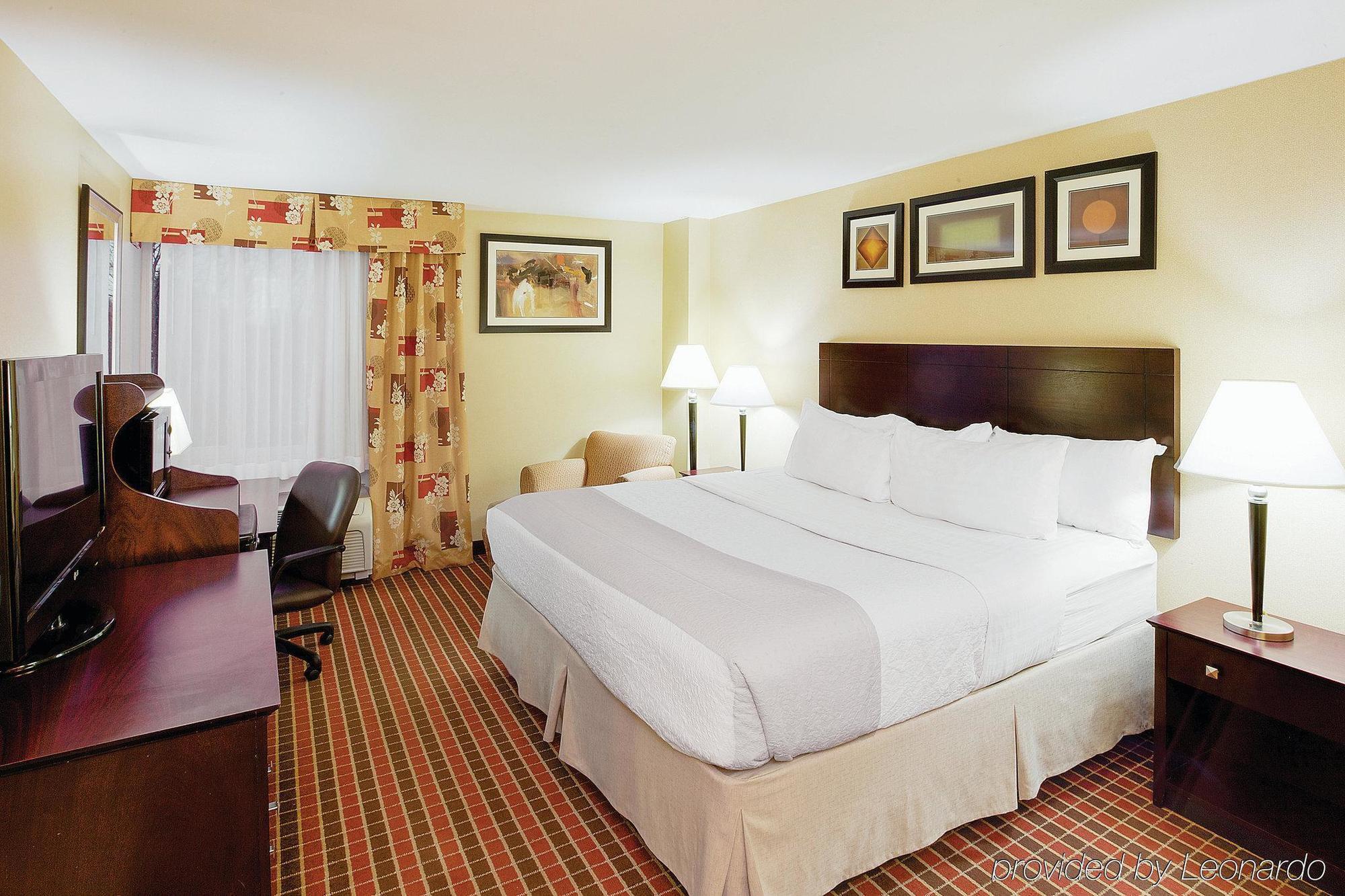 La Quinta Inn & Suites Pittsburgh North McCandless Township 외부 사진