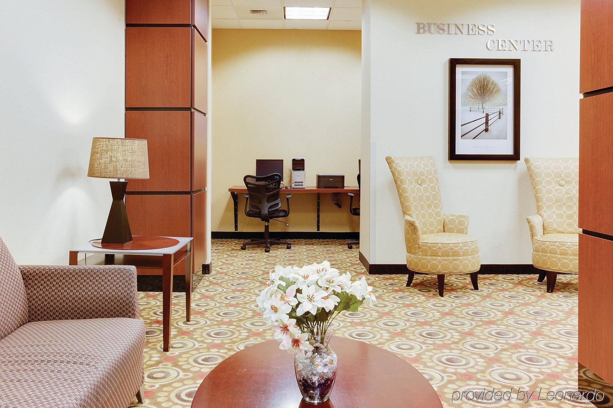 La Quinta Inn & Suites Pittsburgh North McCandless Township 외부 사진
